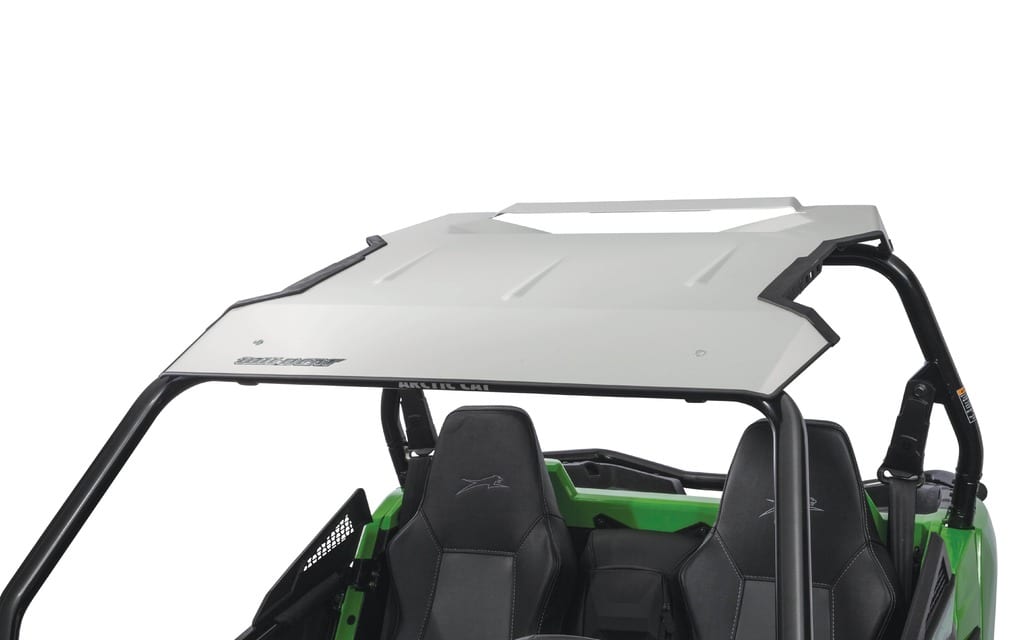 Une nouvelle toiture en aluminium d’Arctic Cat ajoute une protection contre le soleil à tous les modèles Wildcat Sport et Trail.