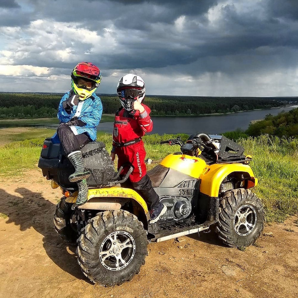 Guide pour les parents: Équipement de VTT pour les jeunes que chaque enfant devrait porter