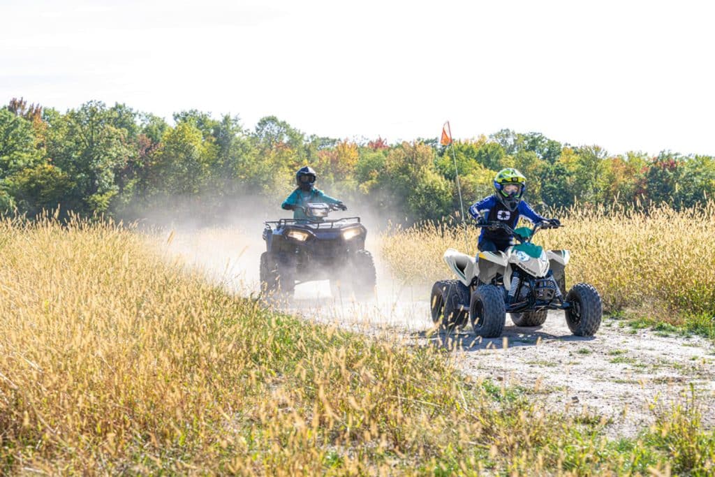 Polaris-Gamme-VTT-2024- Polaris off road reste sur l'accélérateur avec la gamme 2024, qui présente des mises à jour inspirées par les pilotes et des styles rafraîchis pour sa gamme de VTT leader de l'industrie.