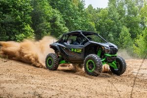 Kawasaki TERYX H2 2027 en action dans un sentier