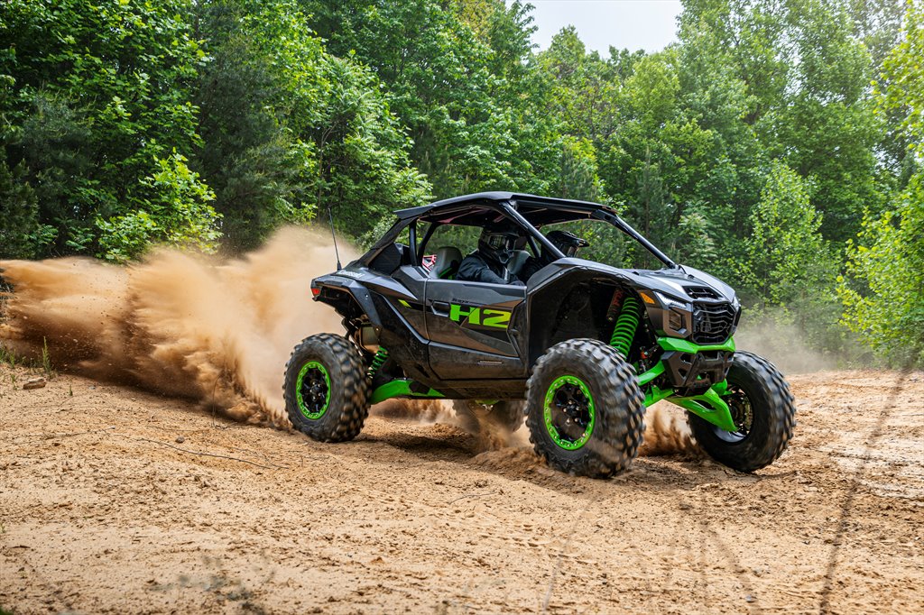 Kawasaki TERYX H2 2027 en action dans un sentier